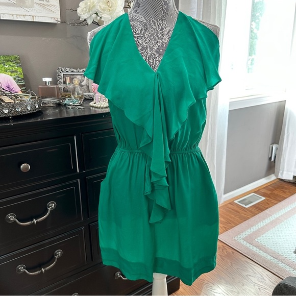 Anthropologie Greylin 100% Silk Emerald Green Ruffle Sleeveless Mini Dress M - Picture 2 of 16